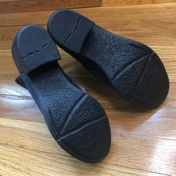 💙💙 Miz Mooz Navy Leather Ankle Boots 💙💙 - Picture 9 of 15